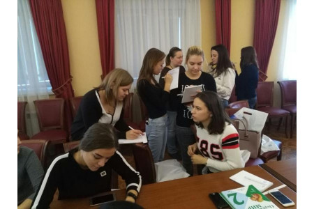Будущие участники московского чемпионата WorldSkills Russia познакомились с особенностями преподавания в начальной школе 