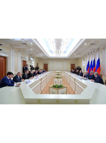 Владимир Путин провел в Екатеринбурге совещание по вопросу развития системы СПО