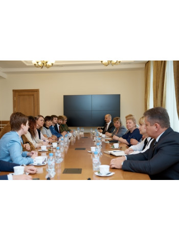 Министр просвещения приняла участие в заседании всероссийского директорского клуба