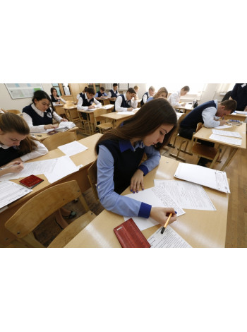 В Москве итоговое сочинение в дополнительный срок написали более 3,5 тысяч школьников