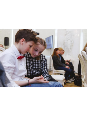 Известные сюжеты в непривычных ракурсах: в школах России начались школьные этапы конкурса «Живая классика» 